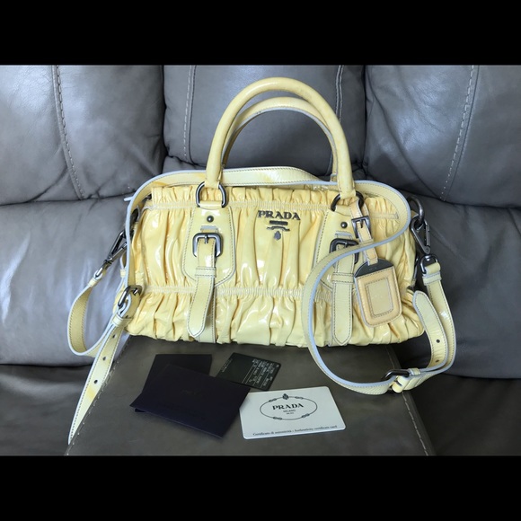 Prada Handbags - 🦋Auth Prada 2way Crossbody 🎊🎊🎊🎊🎊🎊🎊🎊🎊🎊